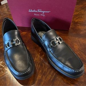 Salvatore Ferragamo David black leather loafers